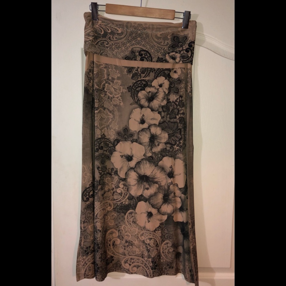 Flowing flowered skirt